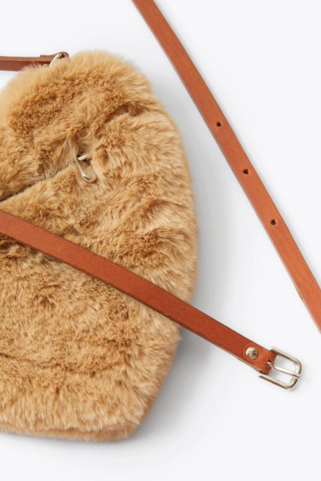 Handtasche in Herzform aus Kunstfell